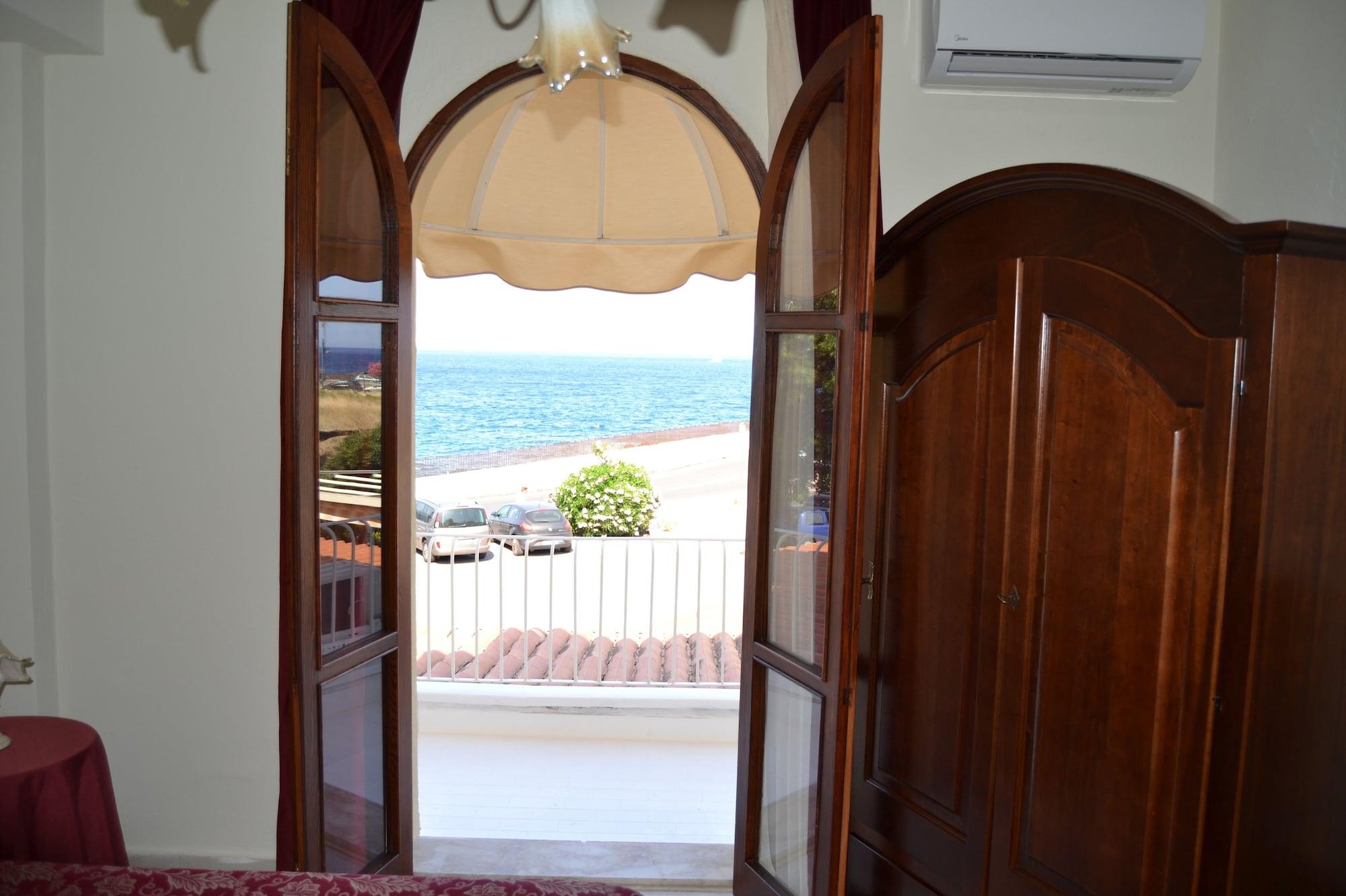 Hotel Porto Azzurro Giardini-Naxos Exterior foto