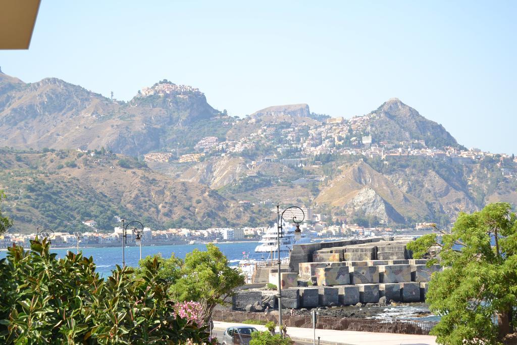 Hotel Porto Azzurro Giardini-Naxos Exterior foto